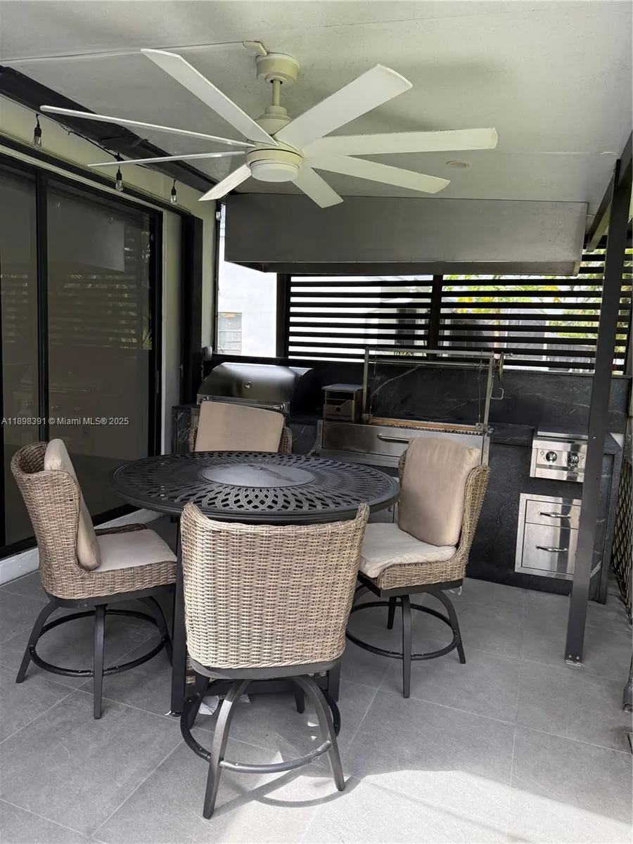 9869 NW 52nd Ter