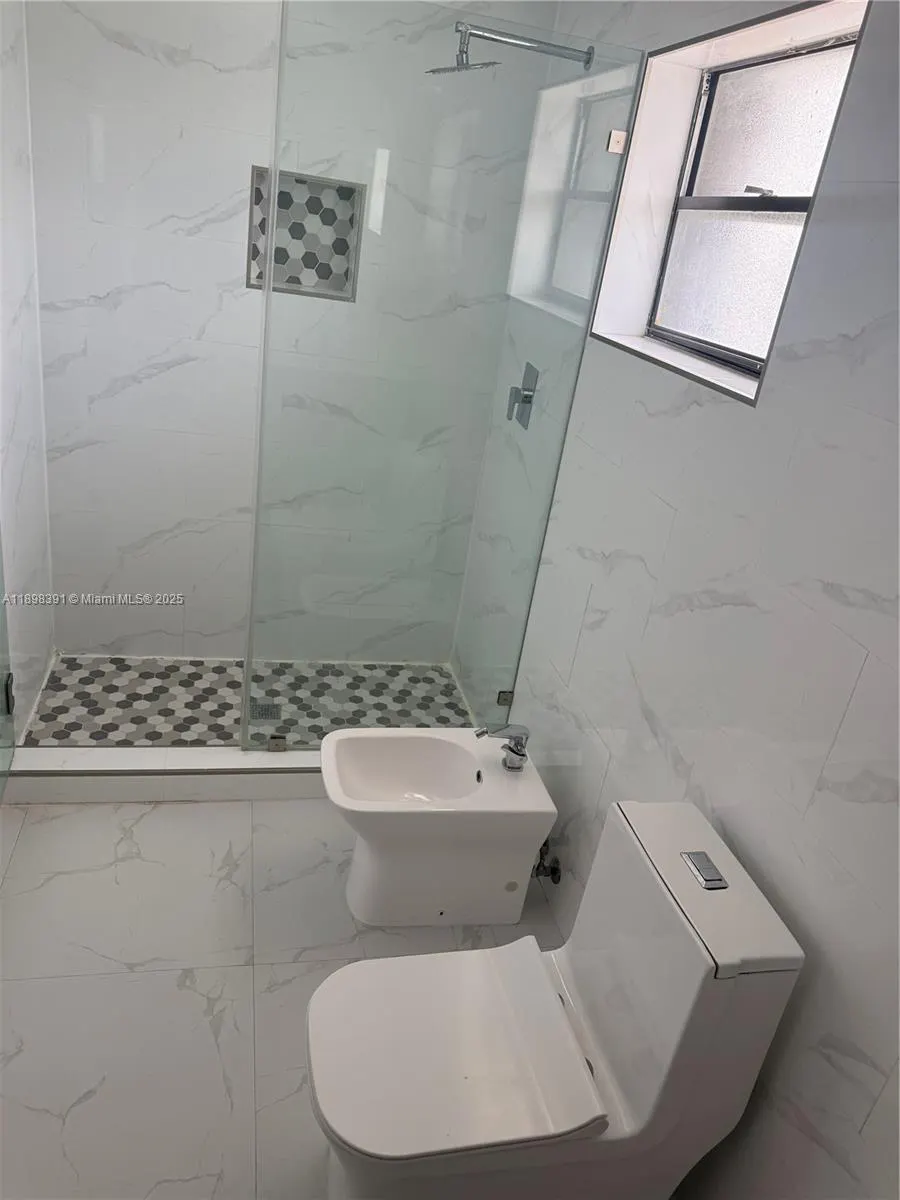 9869 NW 52nd Ter