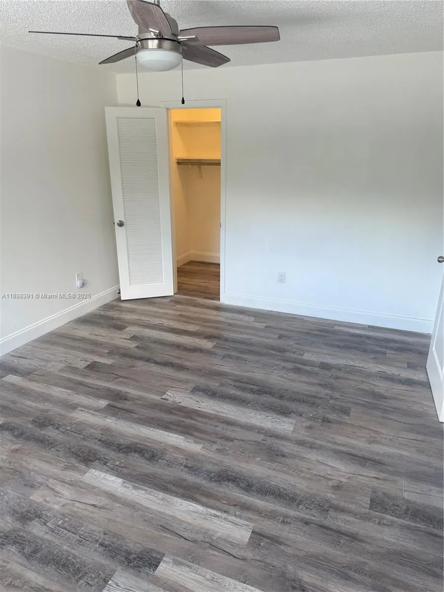 9869 NW 52nd Ter