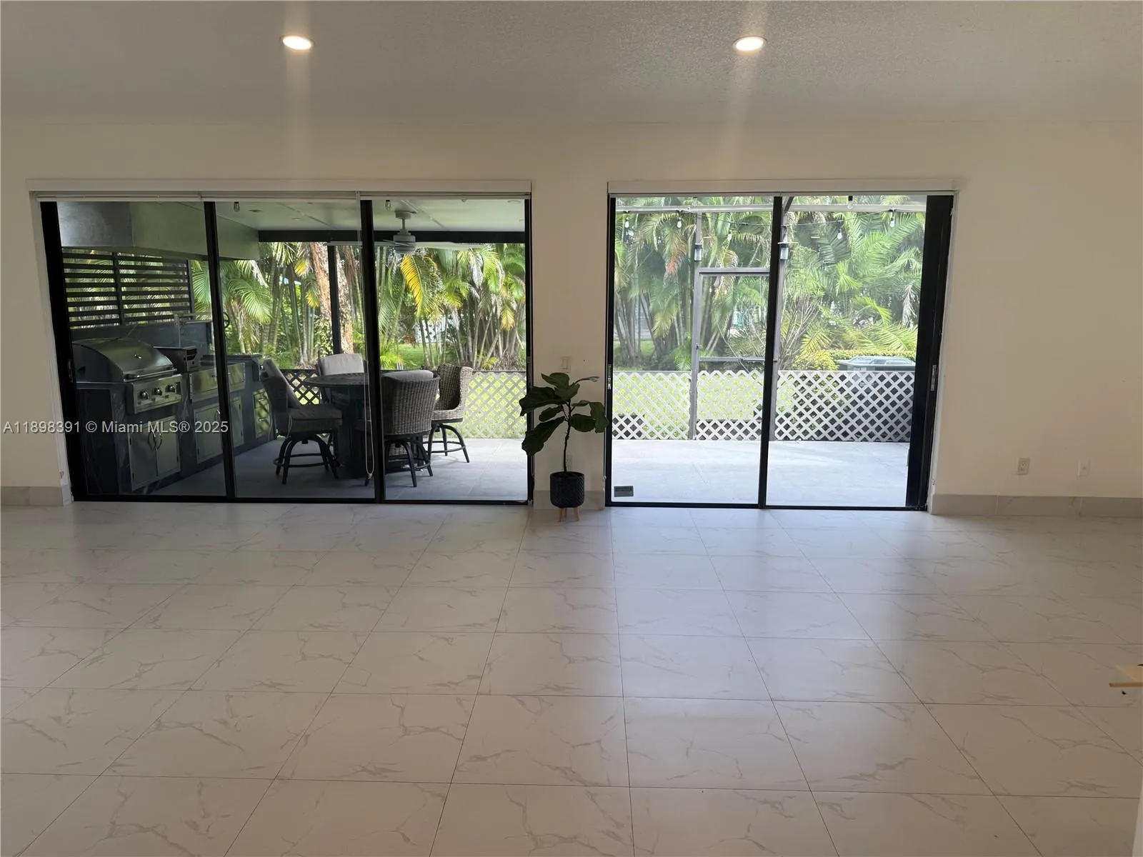 9869 NW 52nd Ter