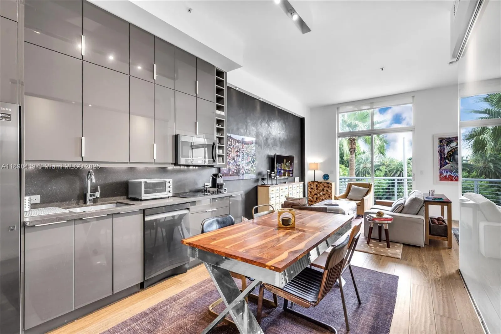 2001 Meridian Ave, #404