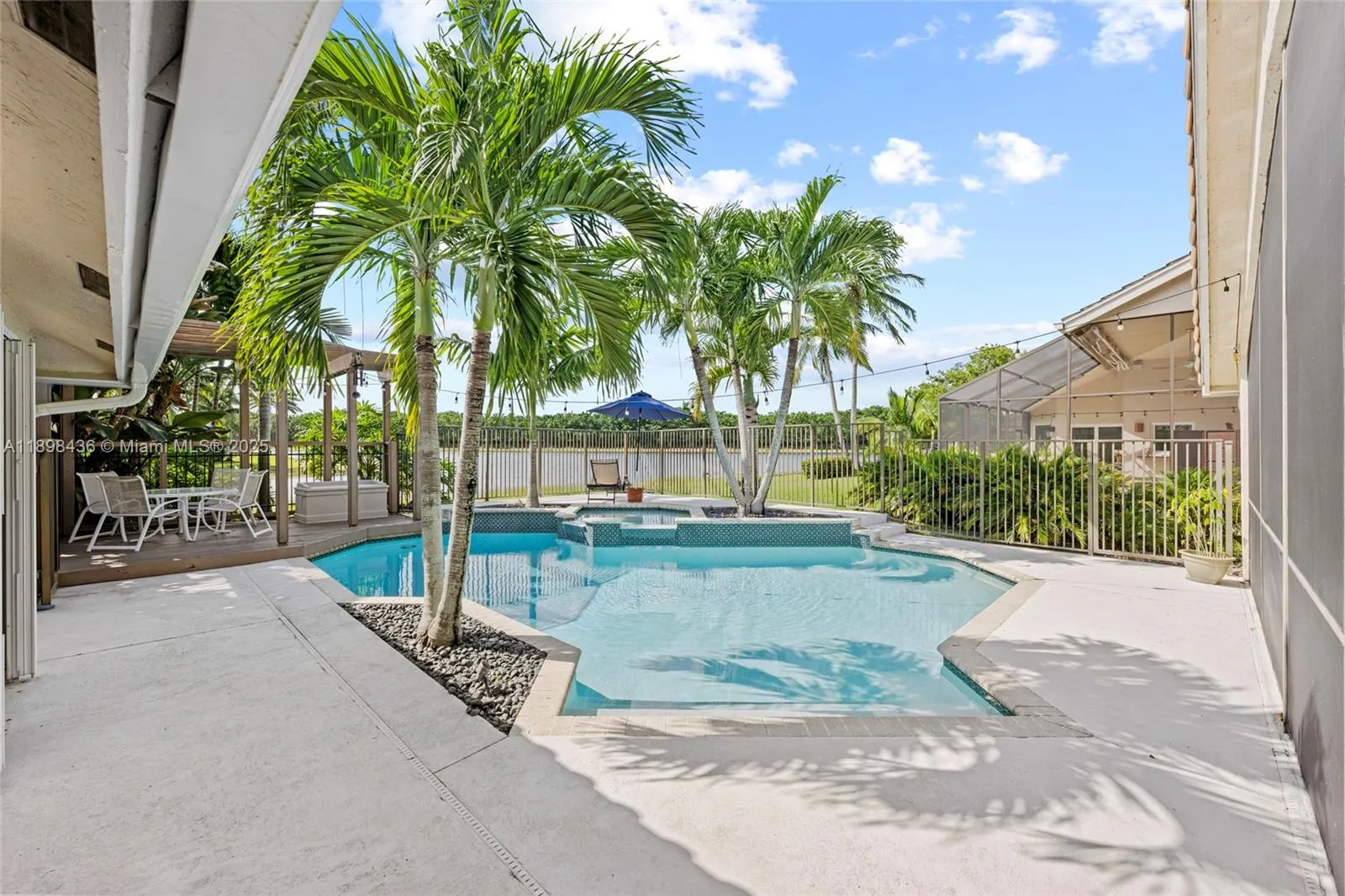 985 Spoonbill Cir
