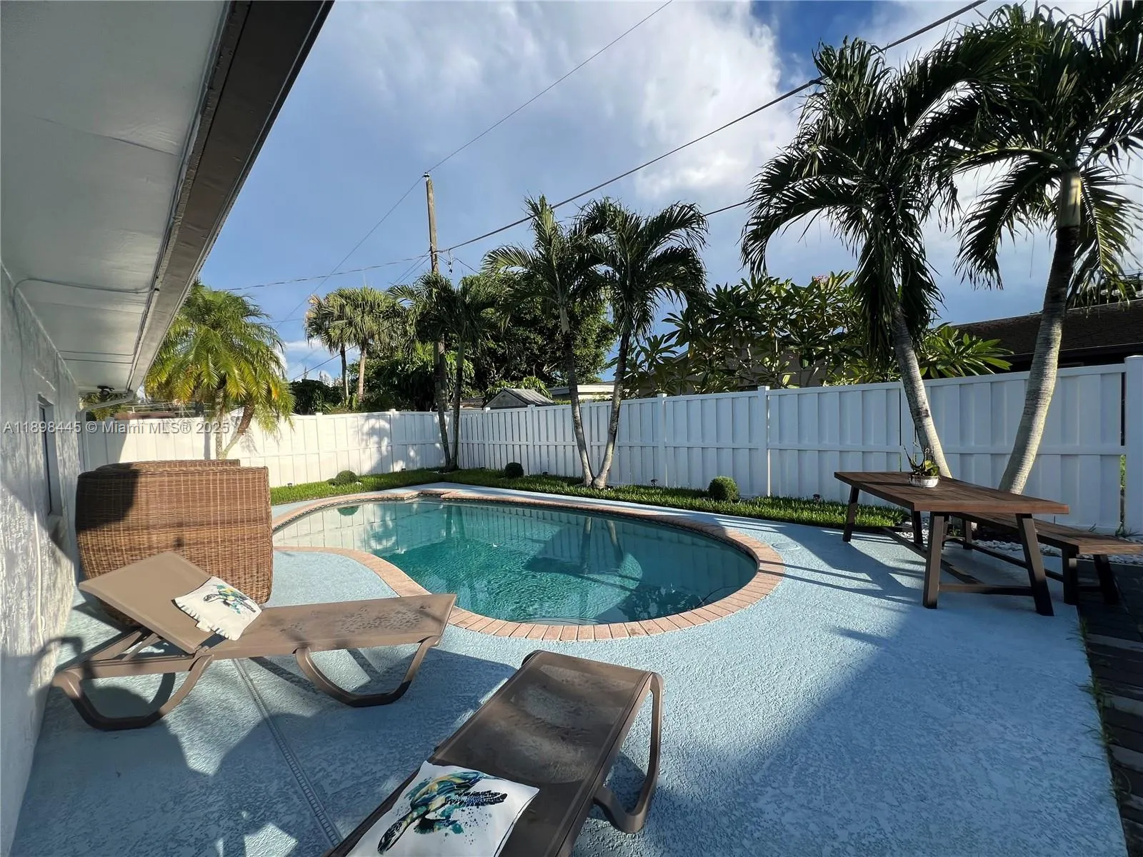 11370 NW 46th Pl