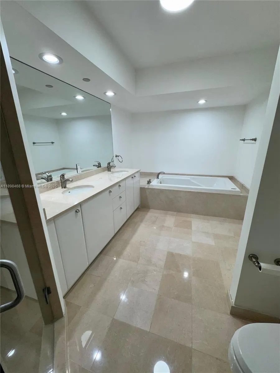 16500 Collins Ave, #656