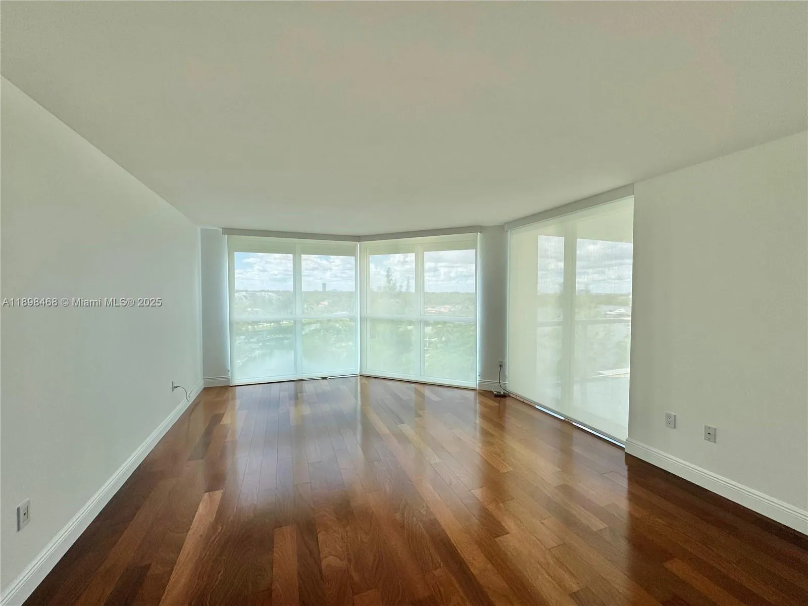 16500 Collins Ave, #656