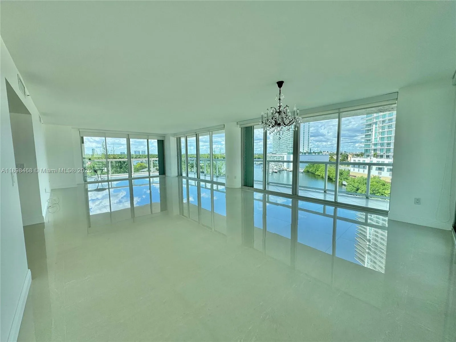 16500 Collins Ave, #656