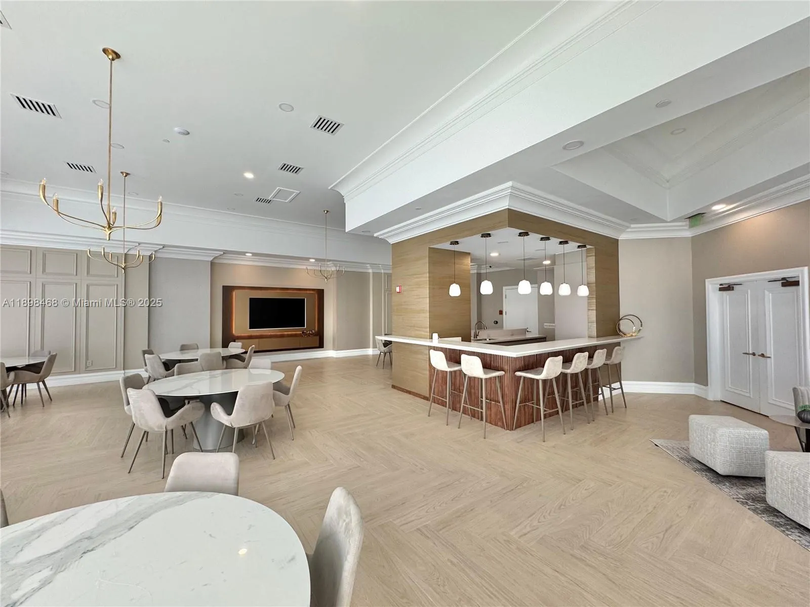 16500 Collins Ave, #656