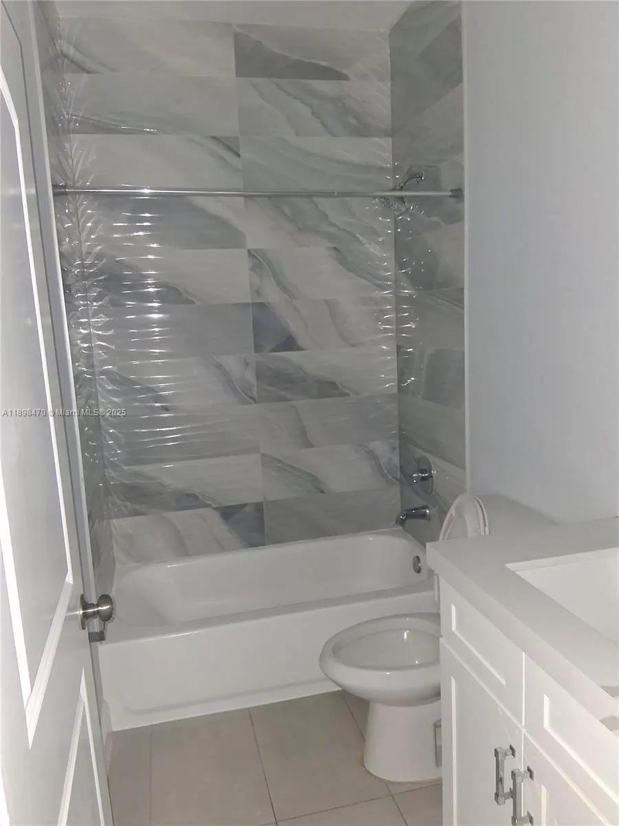 488 NW 40th Ct, #488