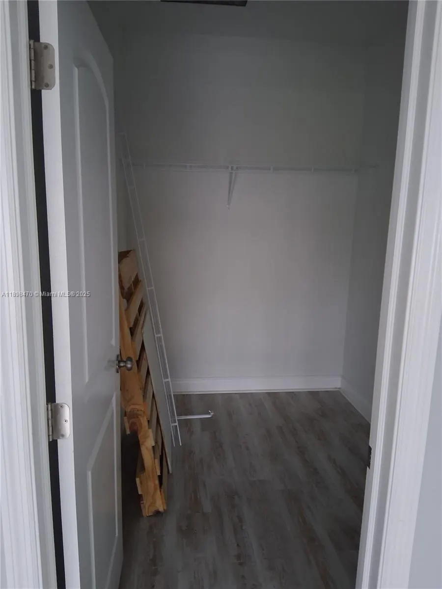 488 NW 40th Ct, #488