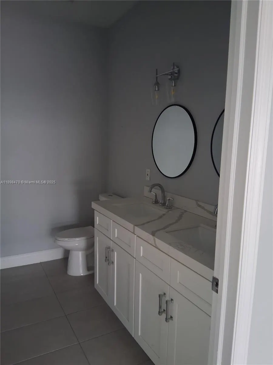 488 NW 40th Ct, #488