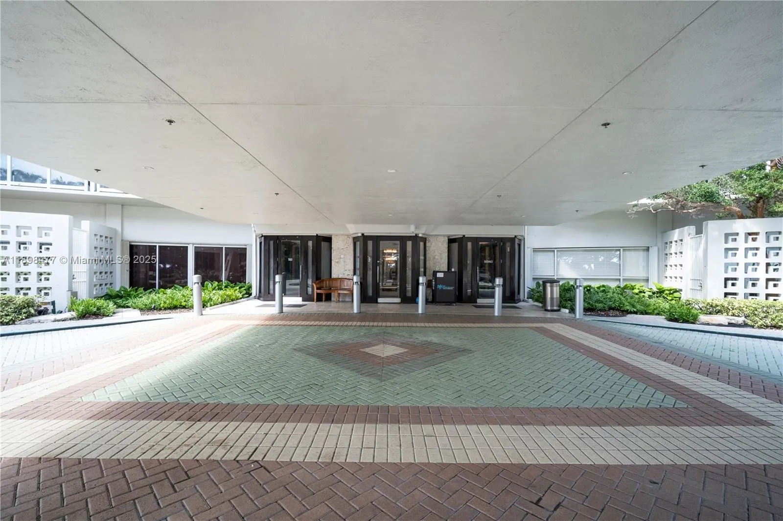 2451 Brickell Ave, #6N