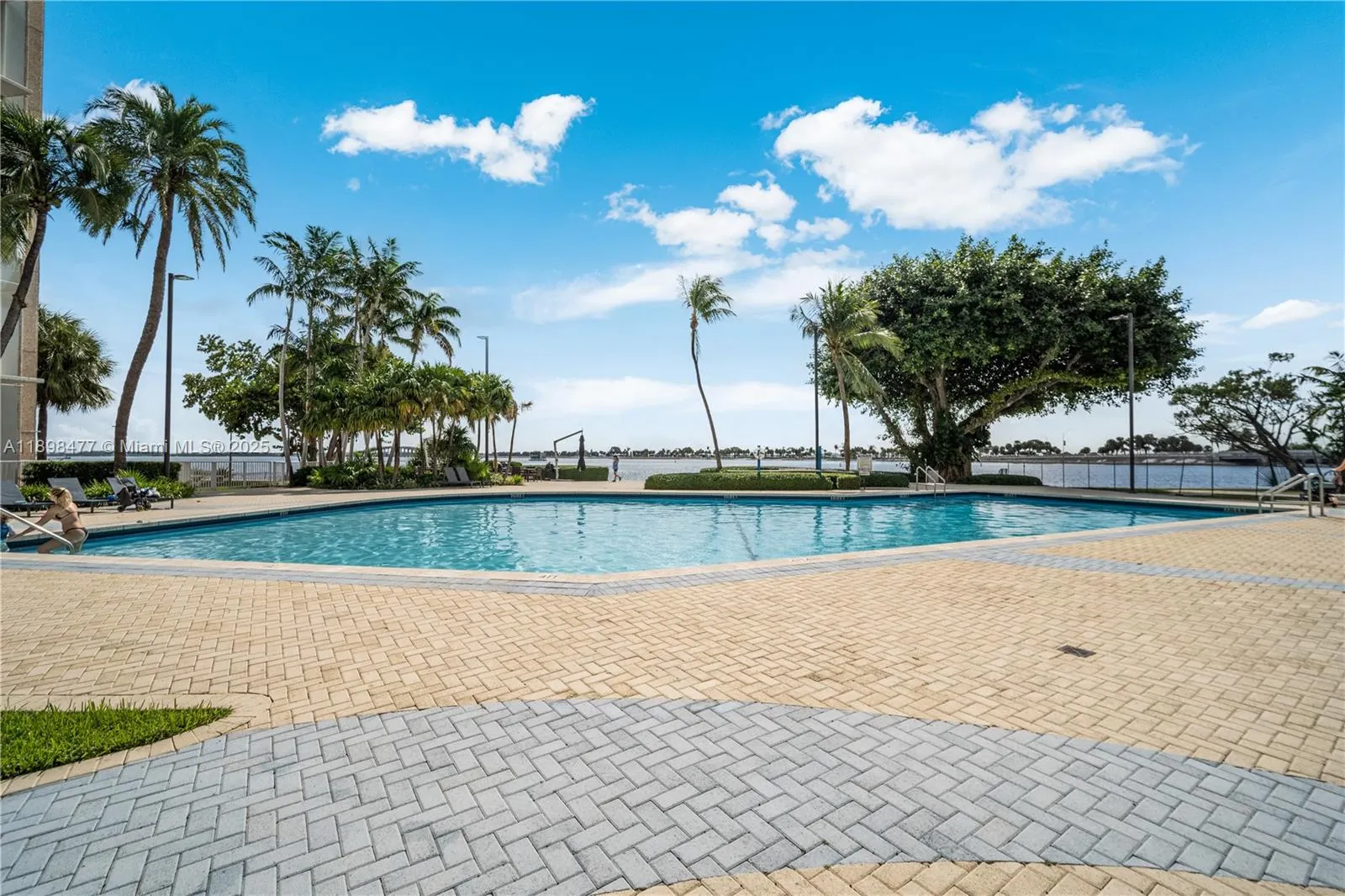 2451 Brickell Ave, #6N