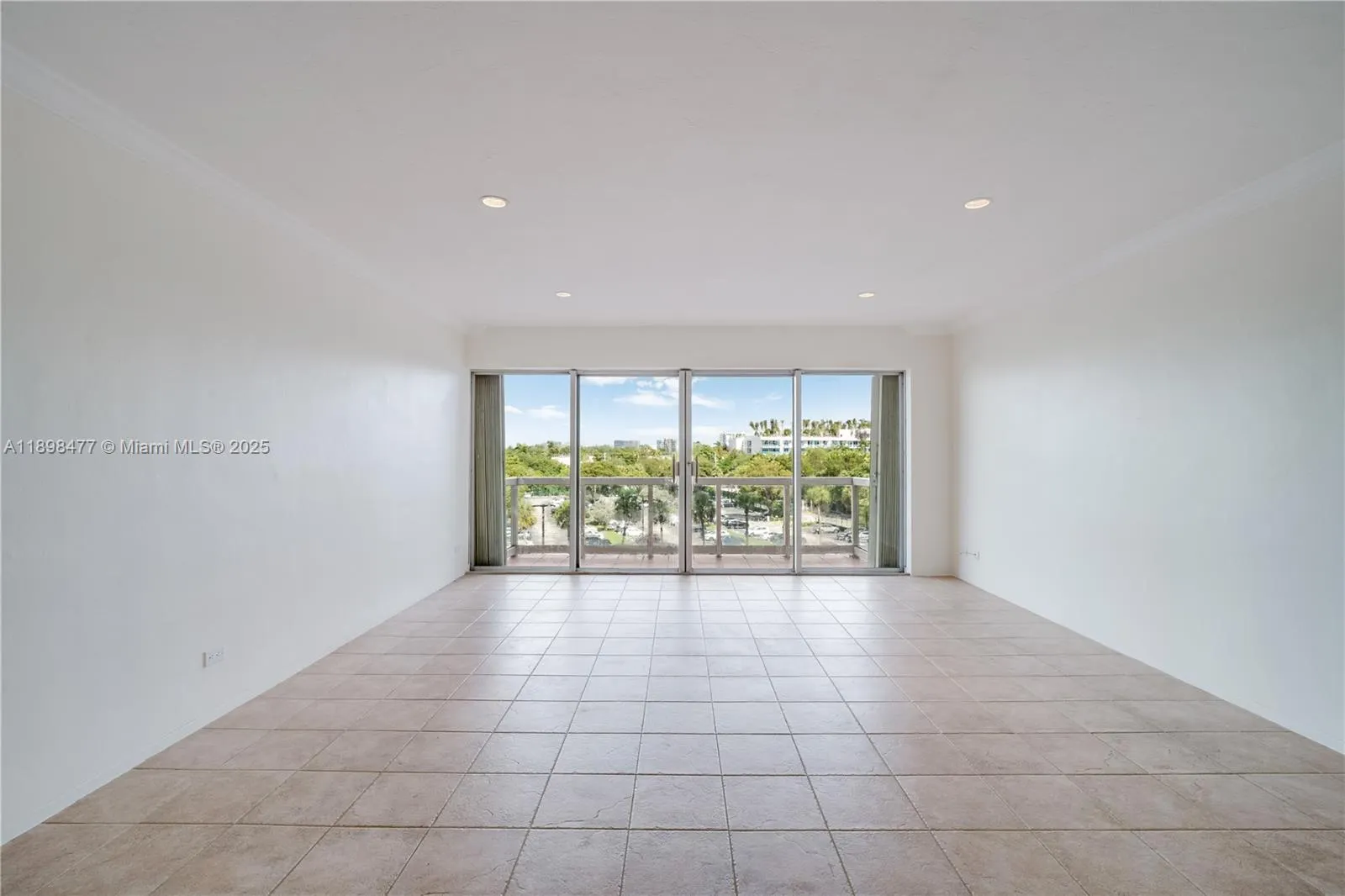 2451 Brickell Ave, #6N