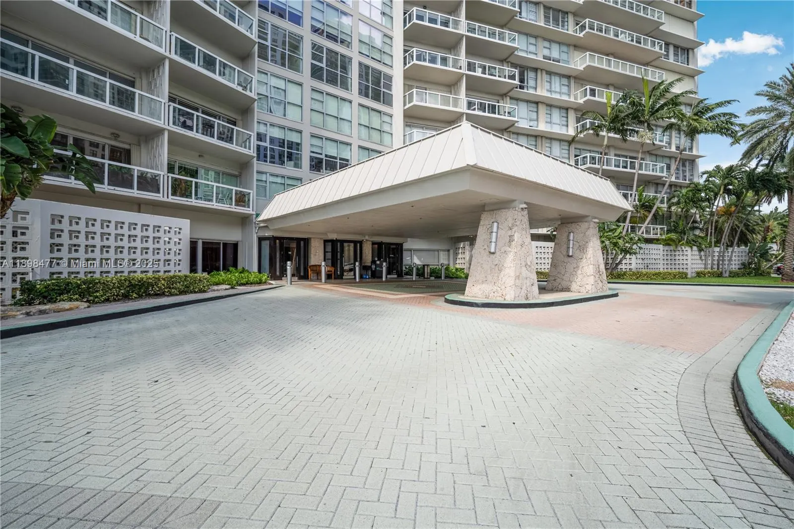 2451 Brickell Ave, #6N