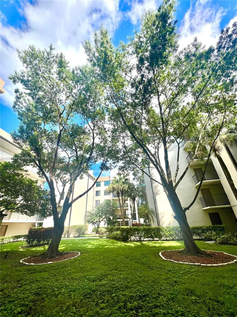 6190 Woodlands Blvd, #517