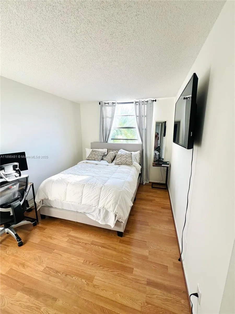 6190 Woodlands Blvd, #517