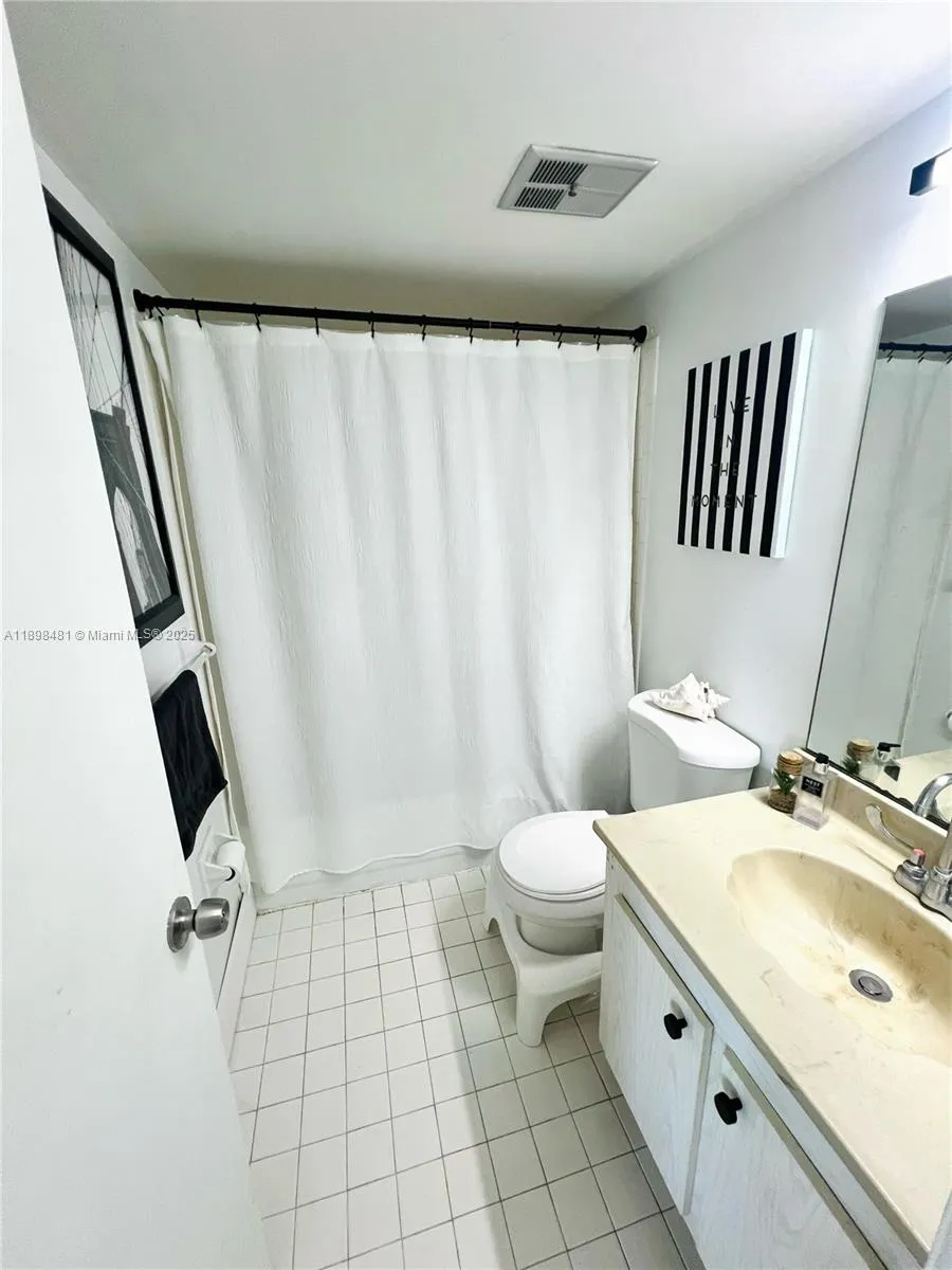 6190 Woodlands Blvd, #517