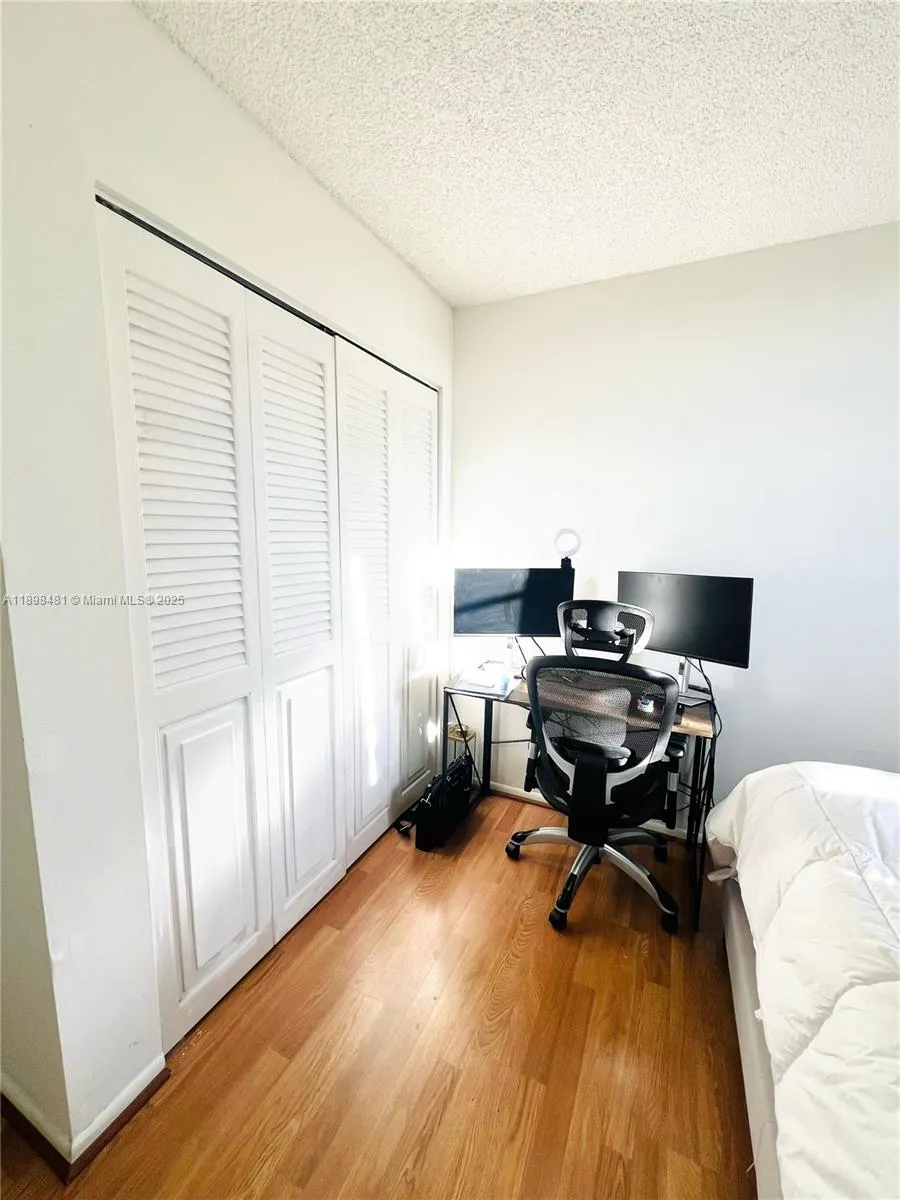 6190 Woodlands Blvd, #517