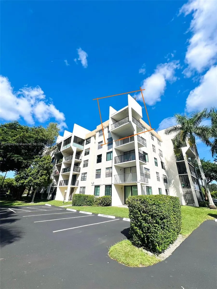 6190 Woodlands Blvd, #517