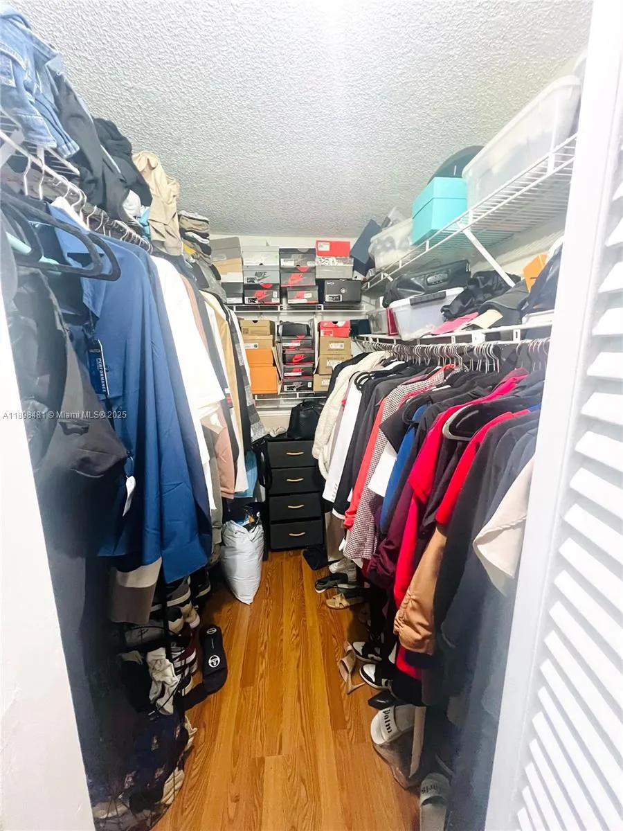 6190 Woodlands Blvd, #517
