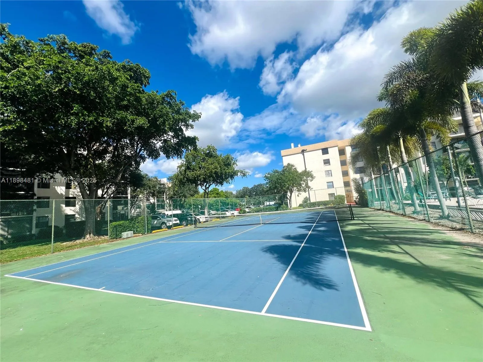 6190 Woodlands Blvd, #517