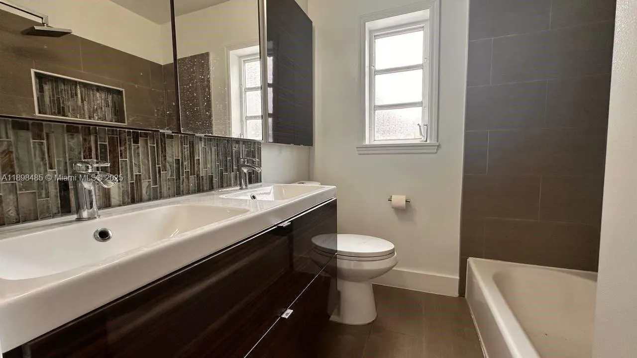2474 SW 24th Ter