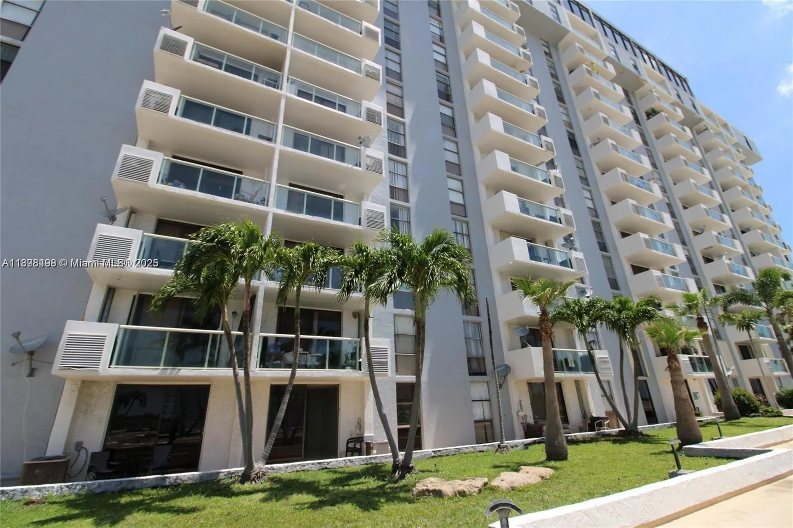 13499 Biscayne Blvd, #404