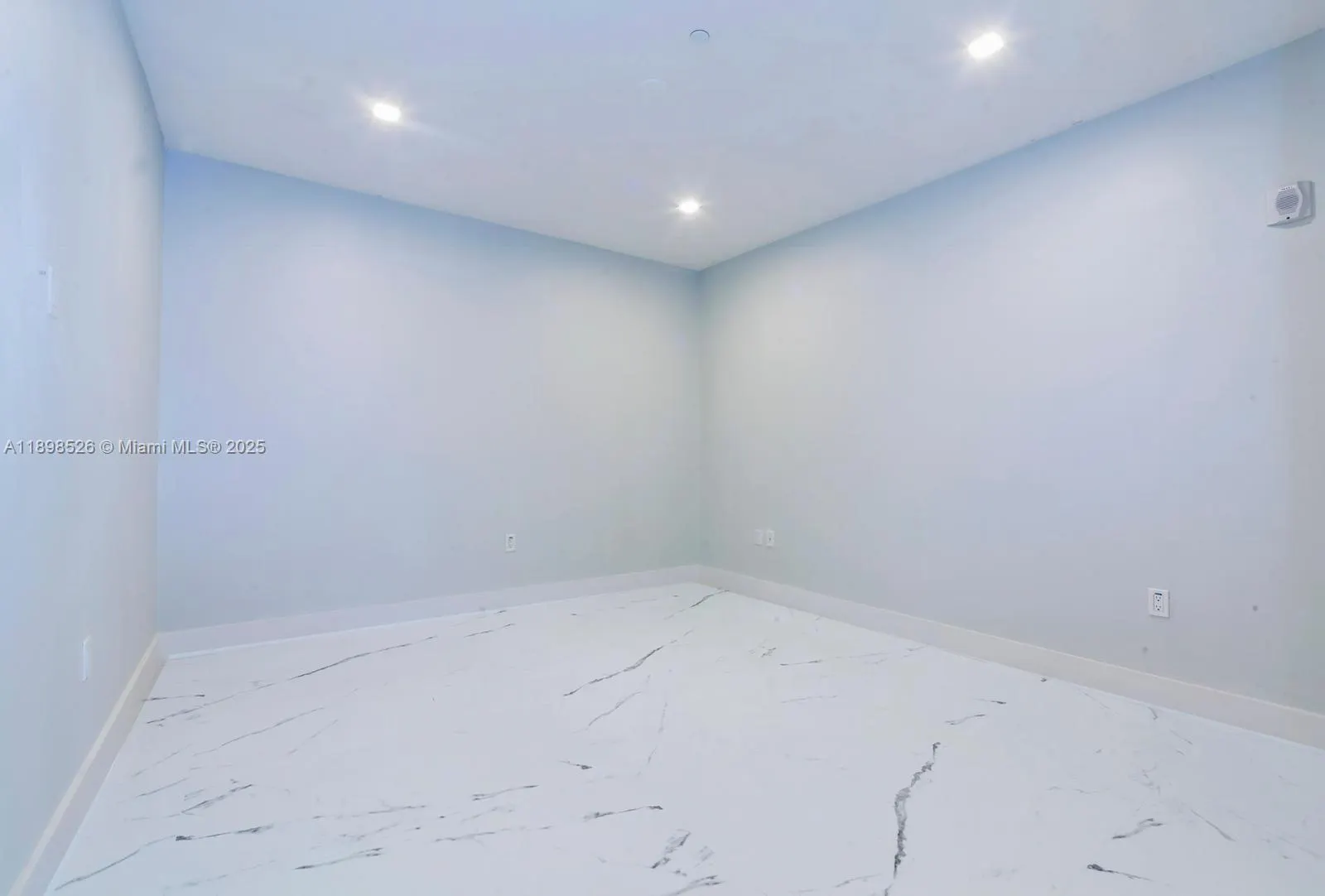 718 Valencia Ave, #202