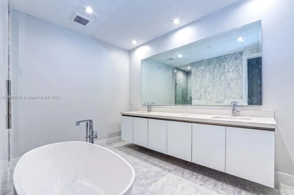 718 Valencia Ave, #202