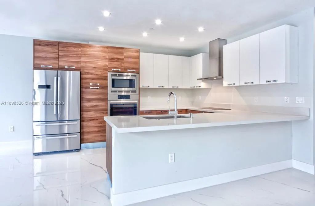 718 Valencia Ave, #202