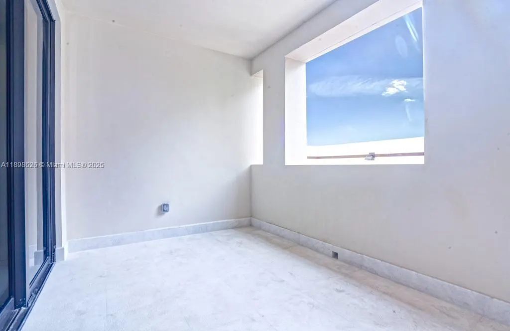 718 Valencia Ave, #202