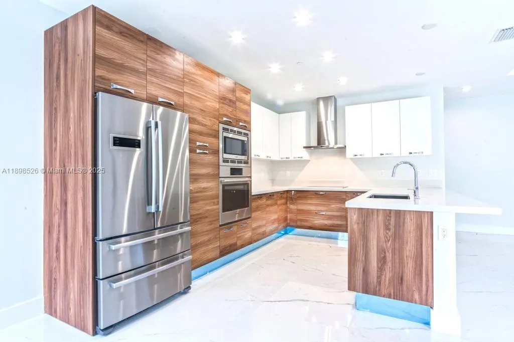 718 Valencia Ave, #202