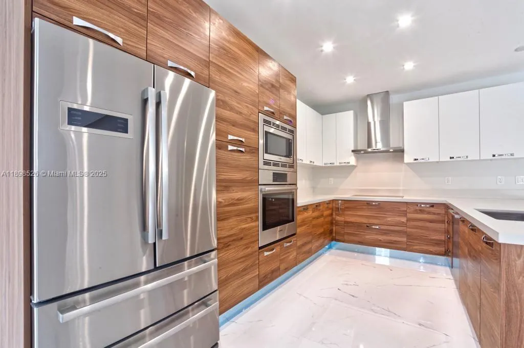 718 Valencia Ave, #202