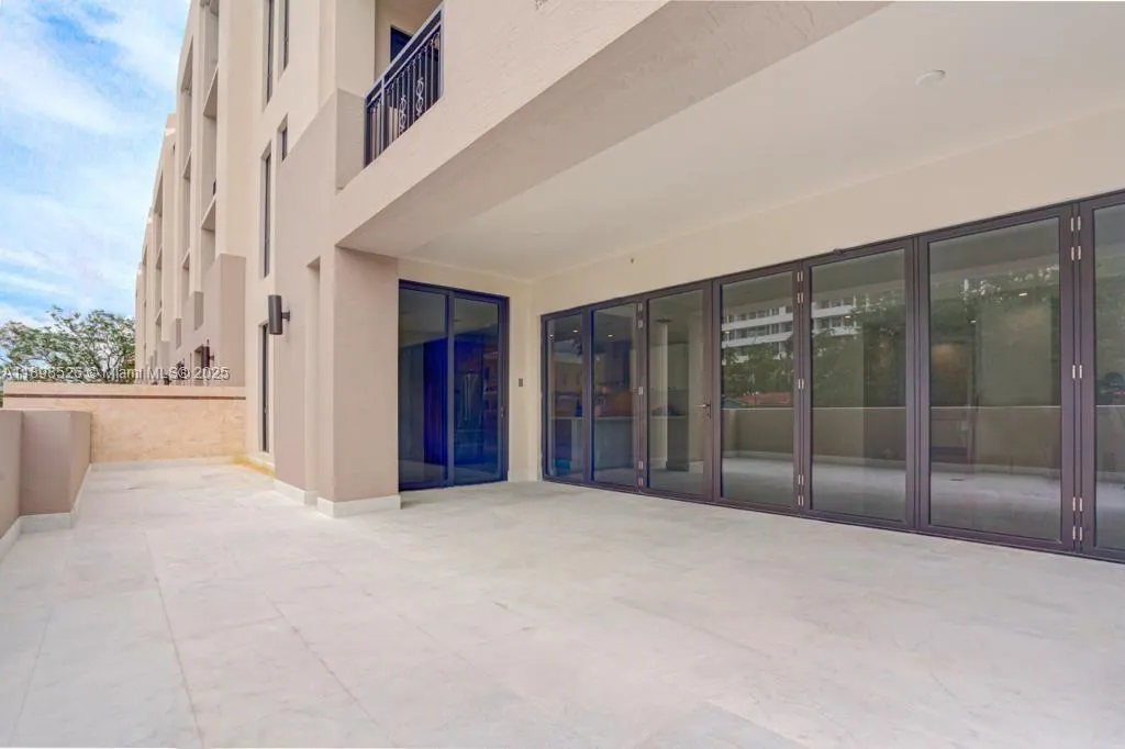 718 Valencia Ave, #202