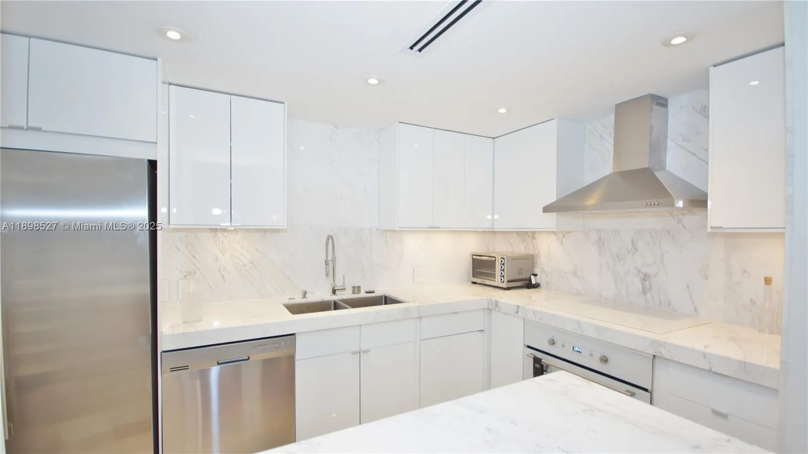 100 Bayview Dr, #308