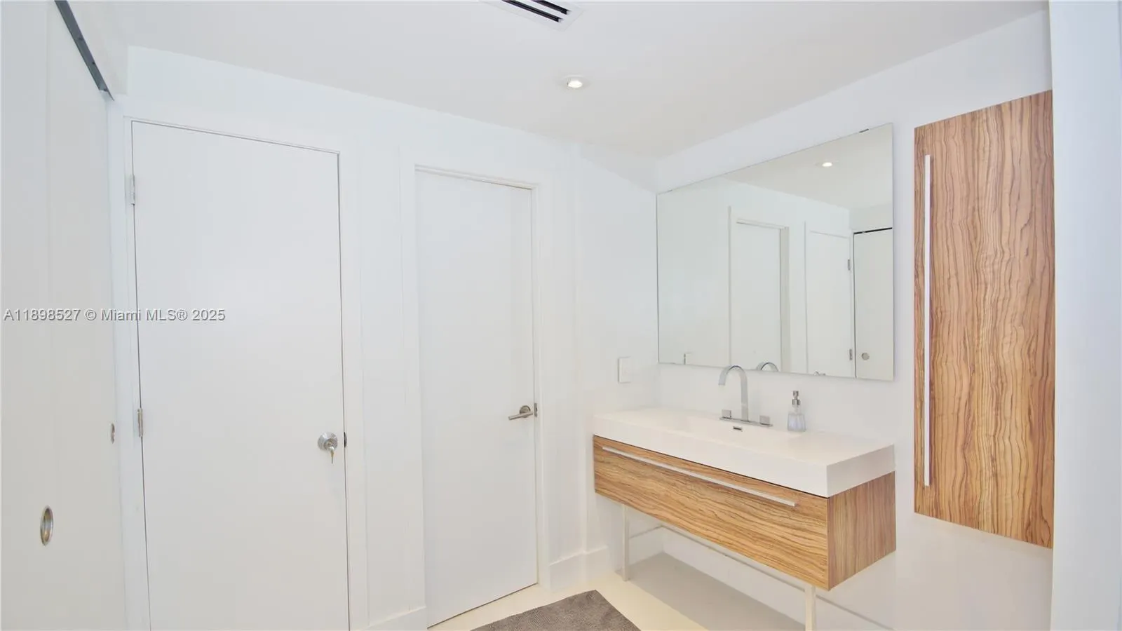 100 Bayview Dr, #308