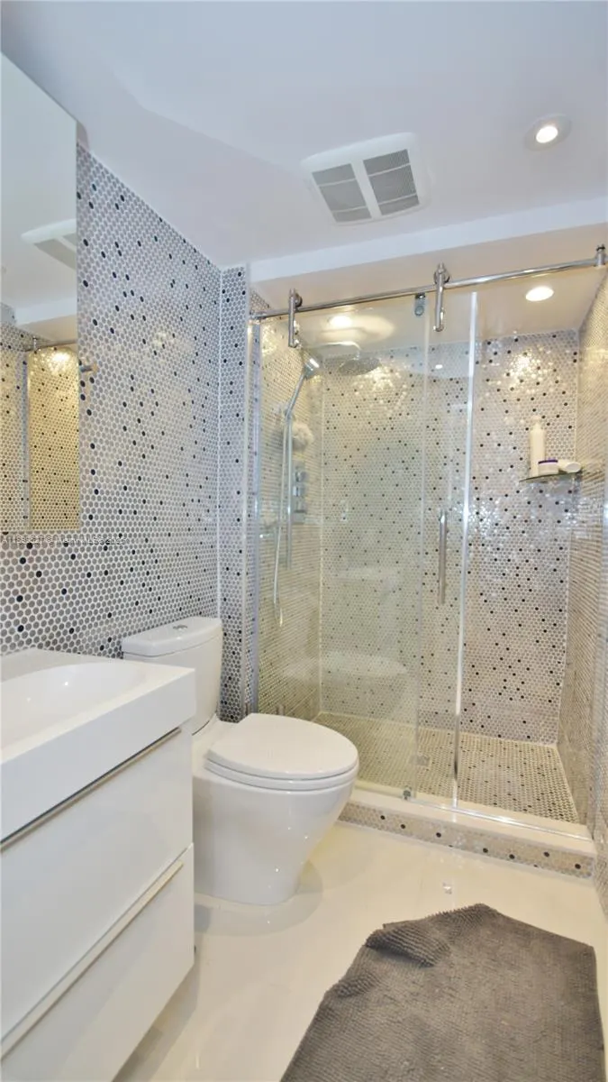 100 Bayview Dr, #308