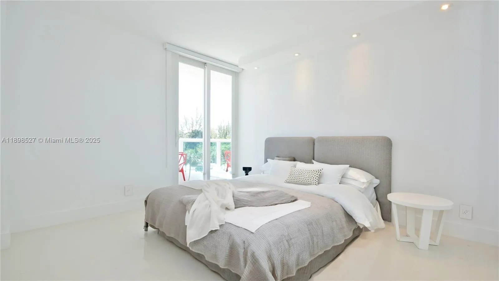 100 Bayview Dr, #308