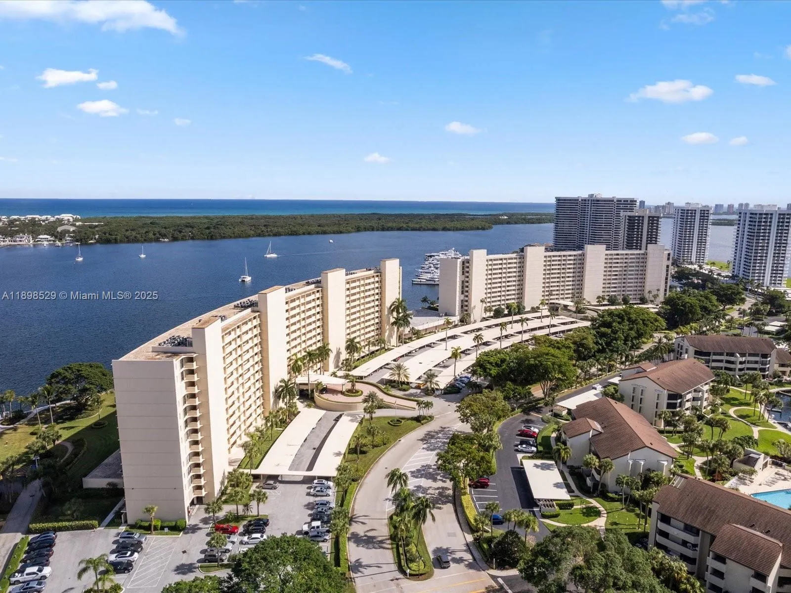 136 Lakeshore Dr, #PH-13