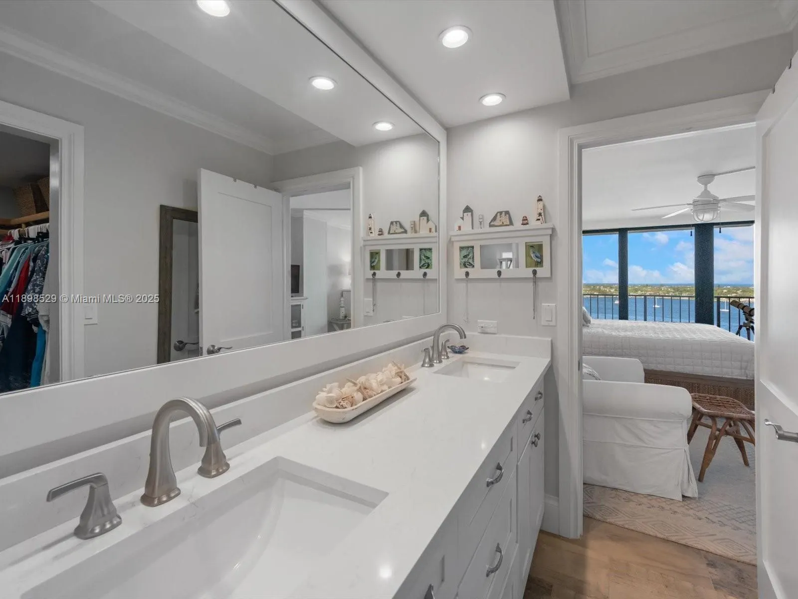 136 Lakeshore Dr, #PH-13
