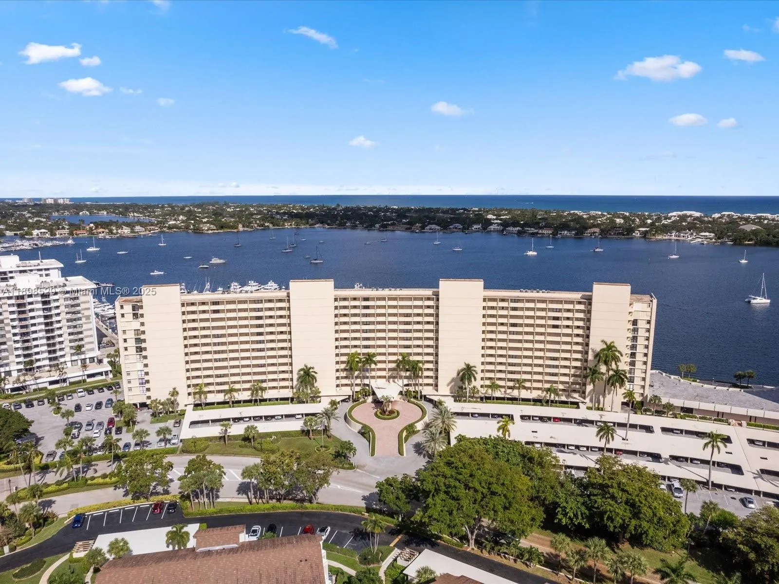 136 Lakeshore Dr, #PH-13