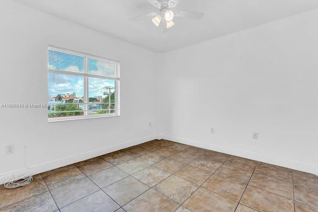 948 SW 3rd St, #304