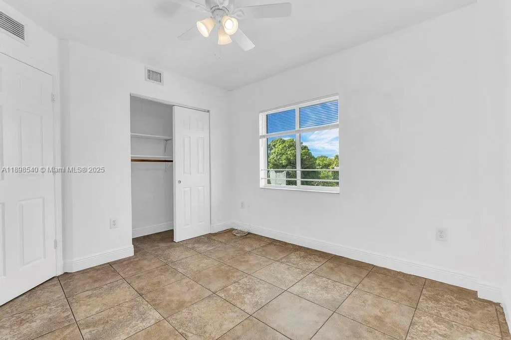 948 SW 3rd St, #304