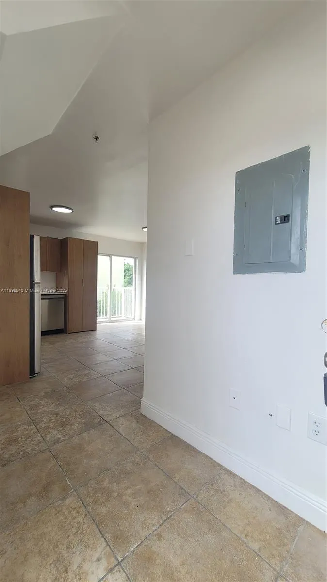 948 SW 3rd St, #304