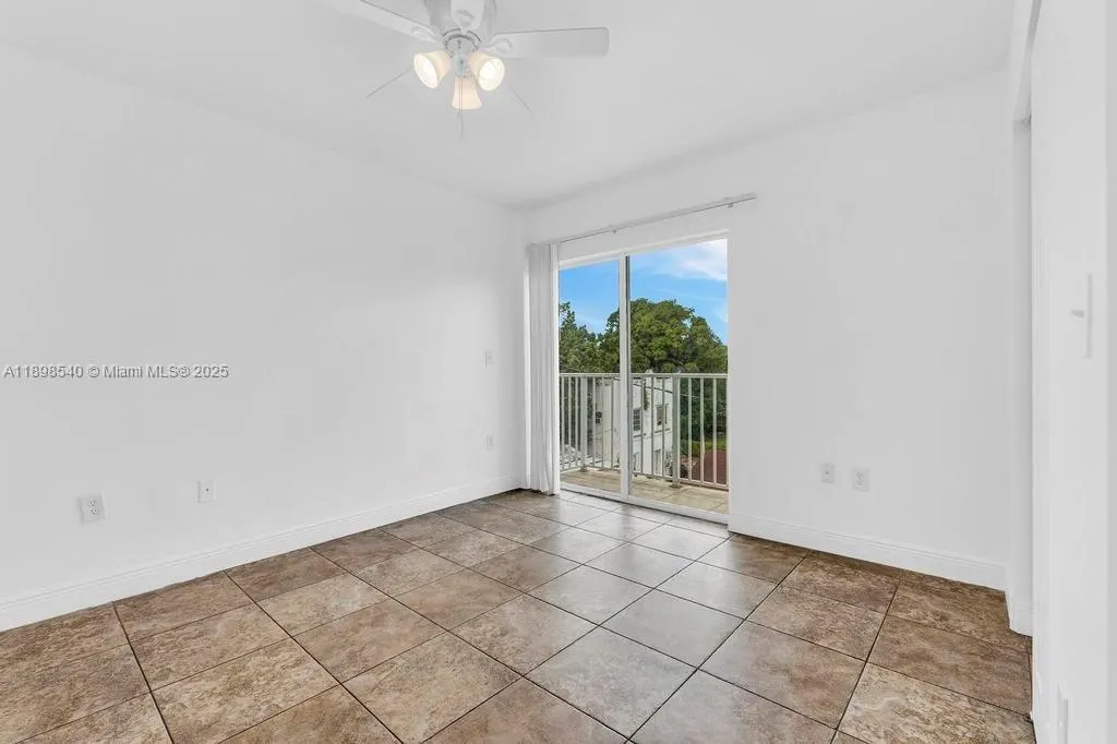 948 SW 3rd St, #304