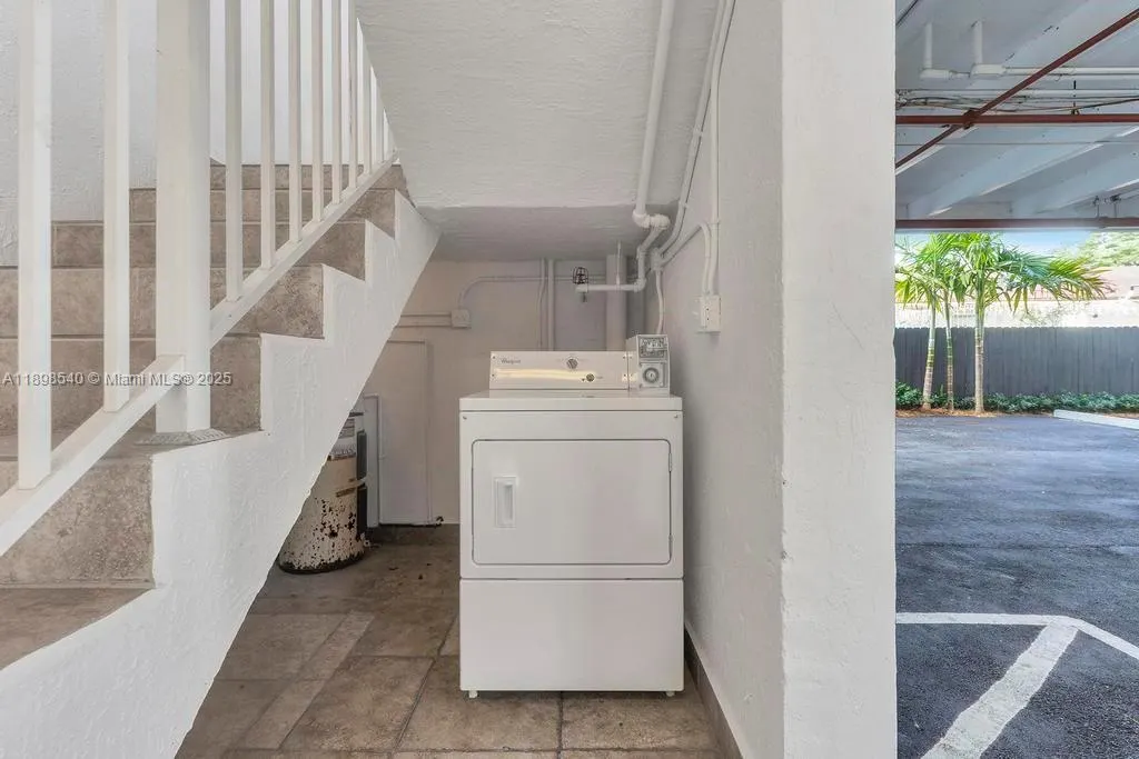 948 SW 3rd St, #304
