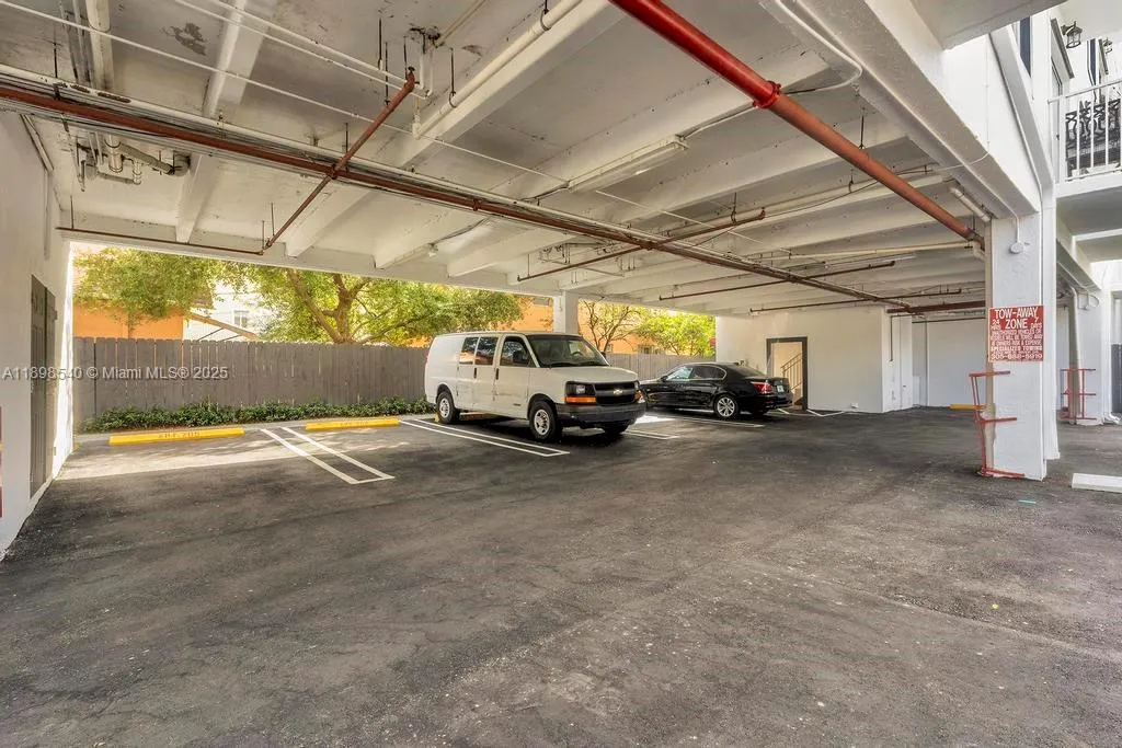 948 SW 3rd St, #304