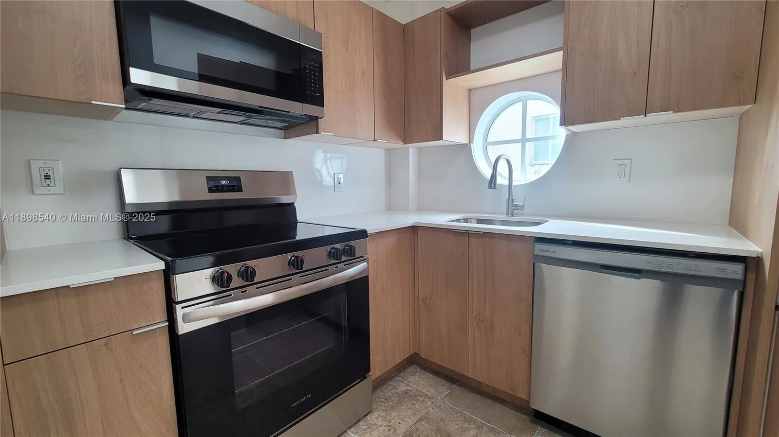 948 SW 3rd St, #304