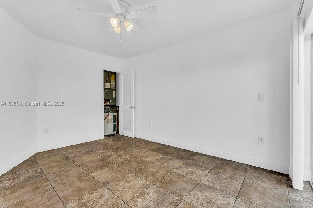 948 SW 3rd St, #304