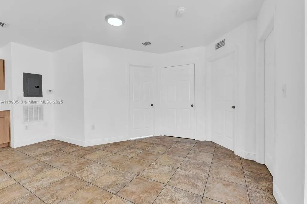 948 SW 3rd St, #304